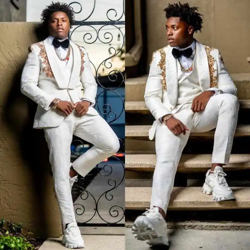 

Luxury Jacquard Men Suits One Button Shawl Lapel Jacket Sets Crystals Loose Fit Groom Wedding Tuxedos 2 Pieces Customized