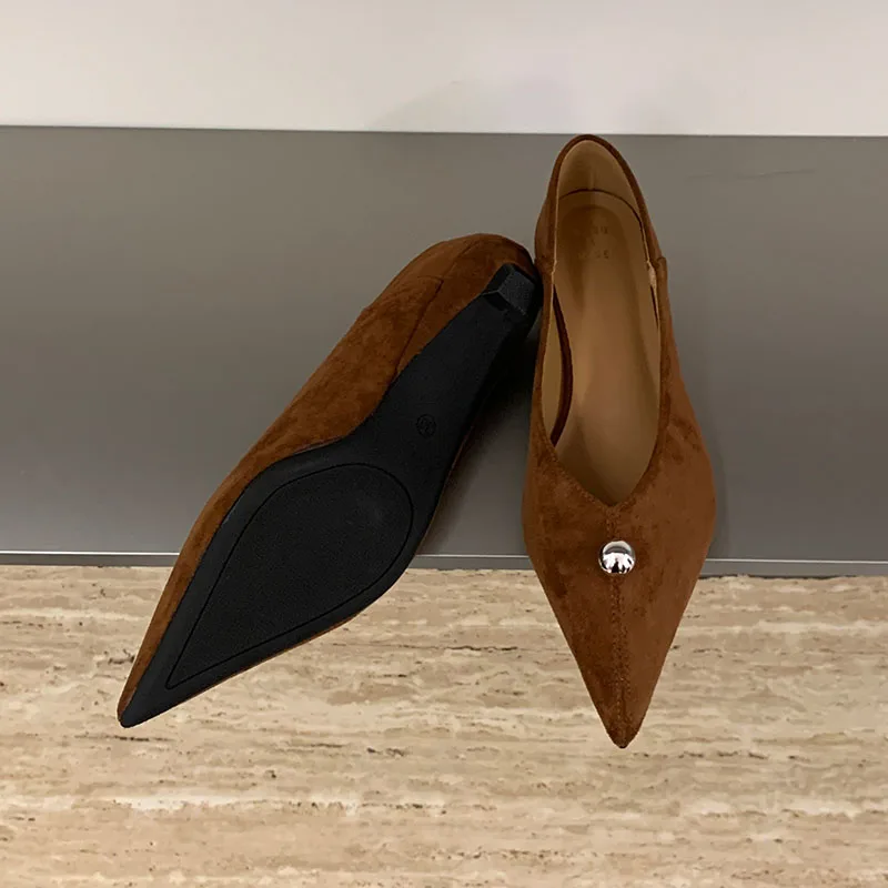 Sepatu Wanita Model Pumps Slide Metal Fashion Flock, Ujung Runcing, Hak Rendah, Alas Kaki Elegan, Sepatu Hak Wanita