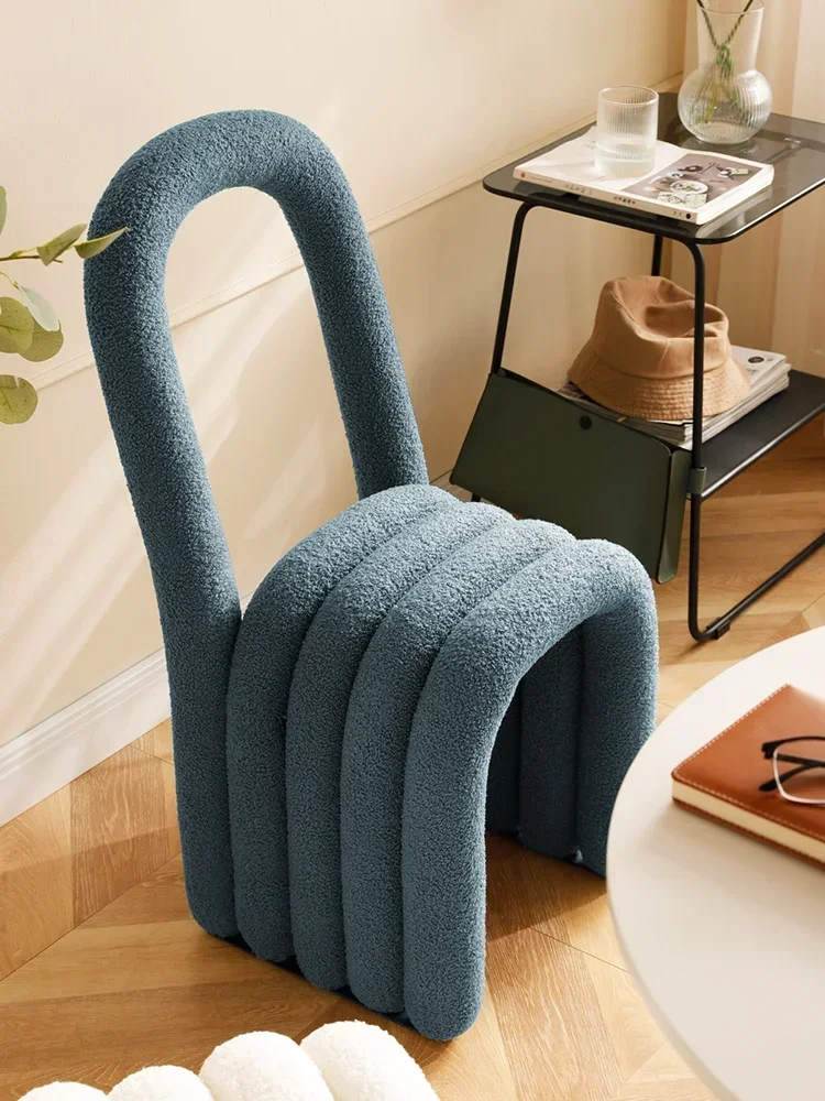 Silla nórdica creativa de forma extraña, escritorio, hogar, dormitorio, tienda de ropa, taburete de celebridad de Internet, peine, silla de comedor de diseño de maquillaje