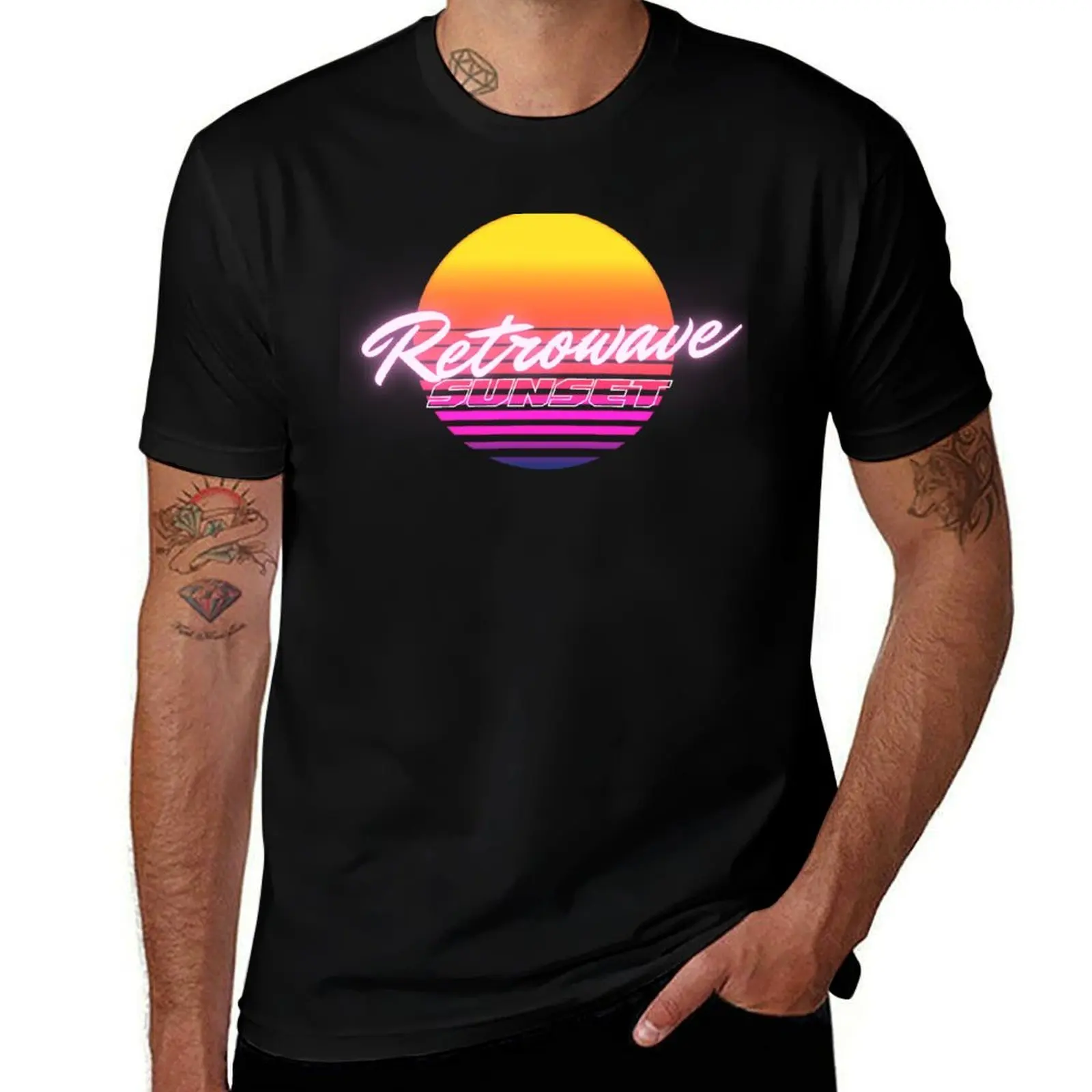

Футболка Retrowave Sunset, мужская футболка, футболки из тяжелого хлопка, дизайнерские хлопковые футболки, мужская футболка из 100%