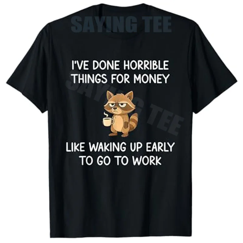 Camiseta con estampado de letras humorísticas Y2K con la frase 'Raccoon I've Done Horrible Things for Money Like Waking Up' y diseño gráfico de broma para el día de trabajo