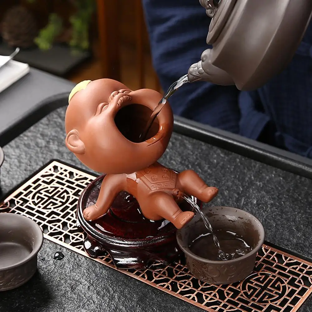 Lindo púrpura arena orina niño té mascota hogar puede levantar adornos de mesa de té divertido muñeco de orinar juego de juguetes de té Accesorios