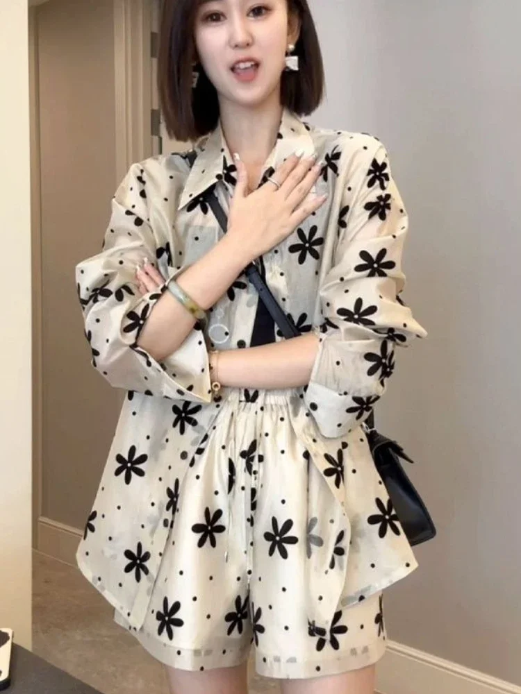 

Рубашки и блузки Женские короткие комплекты из 2 предметов для вечеринок Прозрачный широкий принт Новые в тон повседневные комплекты из двух комплектов Женские шорты