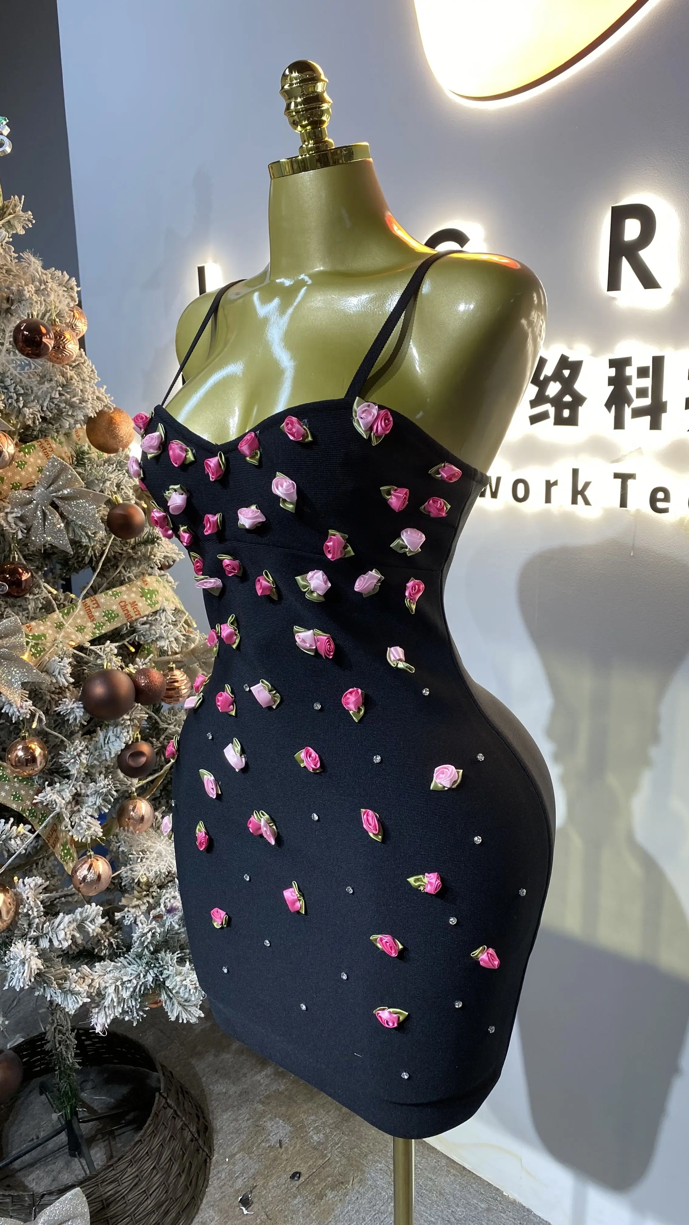 New summer pink floral backless evening gown, fitted black short bandage dress, fashionable and luxurious party dress.-GZXX370