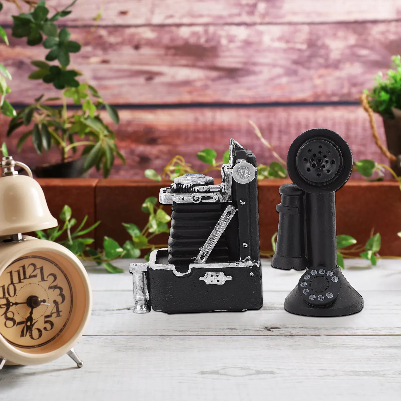 

Набор из 1 миниатюрной ретро-камеры и телефона из смолы, компактный маленький декоративный элемент для ландшафта, реалистичное украшение для сцен.