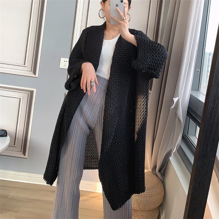 2025 Solid Color European and American Style Three-dimensional Pleat Miyake Pleated Women's Trench Coats