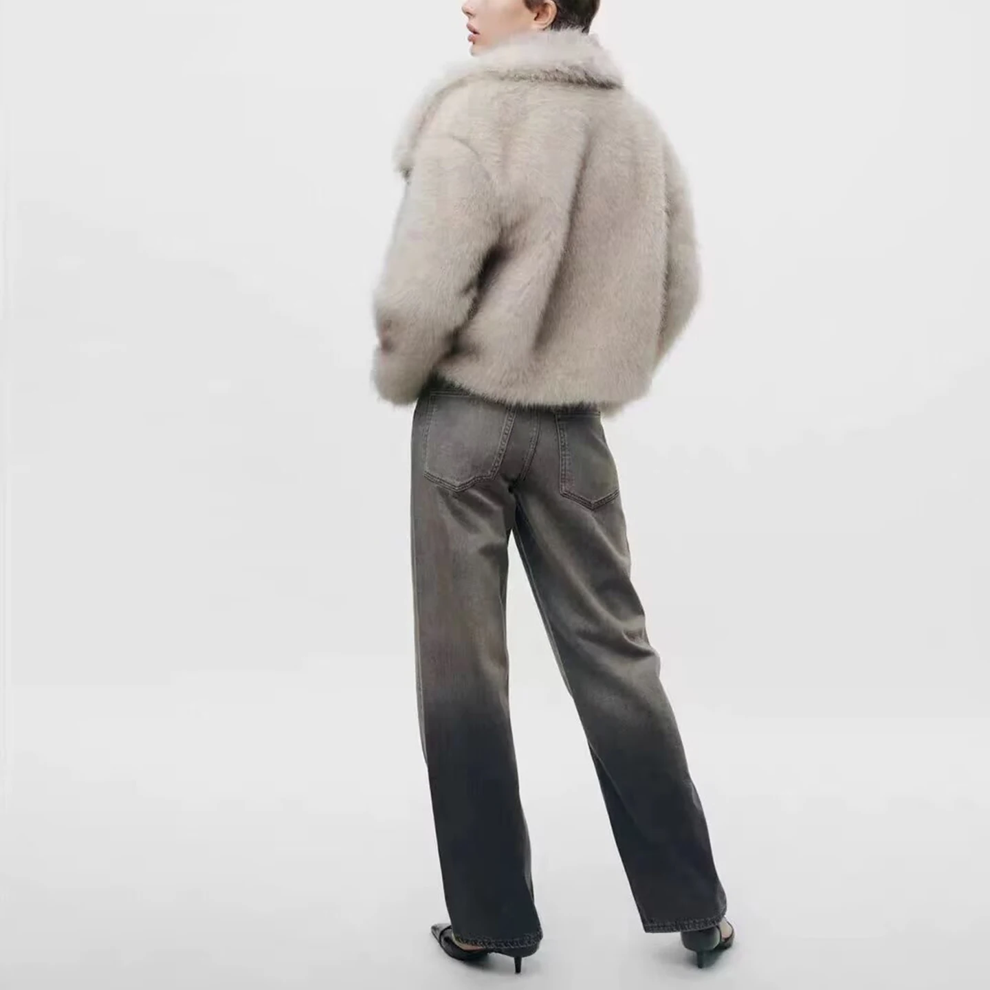 سترة أنيقة قصيرة ذات تأثير فرو صناعي 2025 صيف جديد ملابس خارجية نسائية على الموضة ماركة Z ألياف بوليستر كم طويل