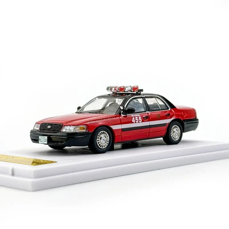 

Rollin 1:64 Ford Crown Victoria Chicago Fire Department Christmas Edition alloy car model