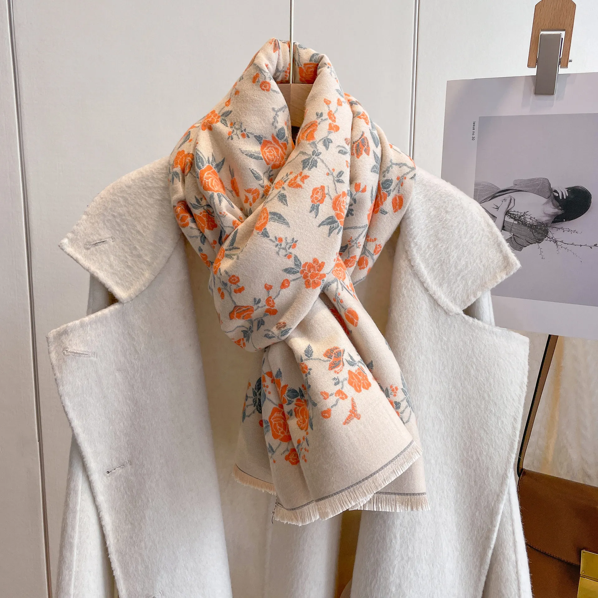 Fashion Autumn And Winter 2023 Small Floral Scarf Elegant Celebrity Style Printed Cashmere Scarf Women's Warm Cold-Proof Trendy