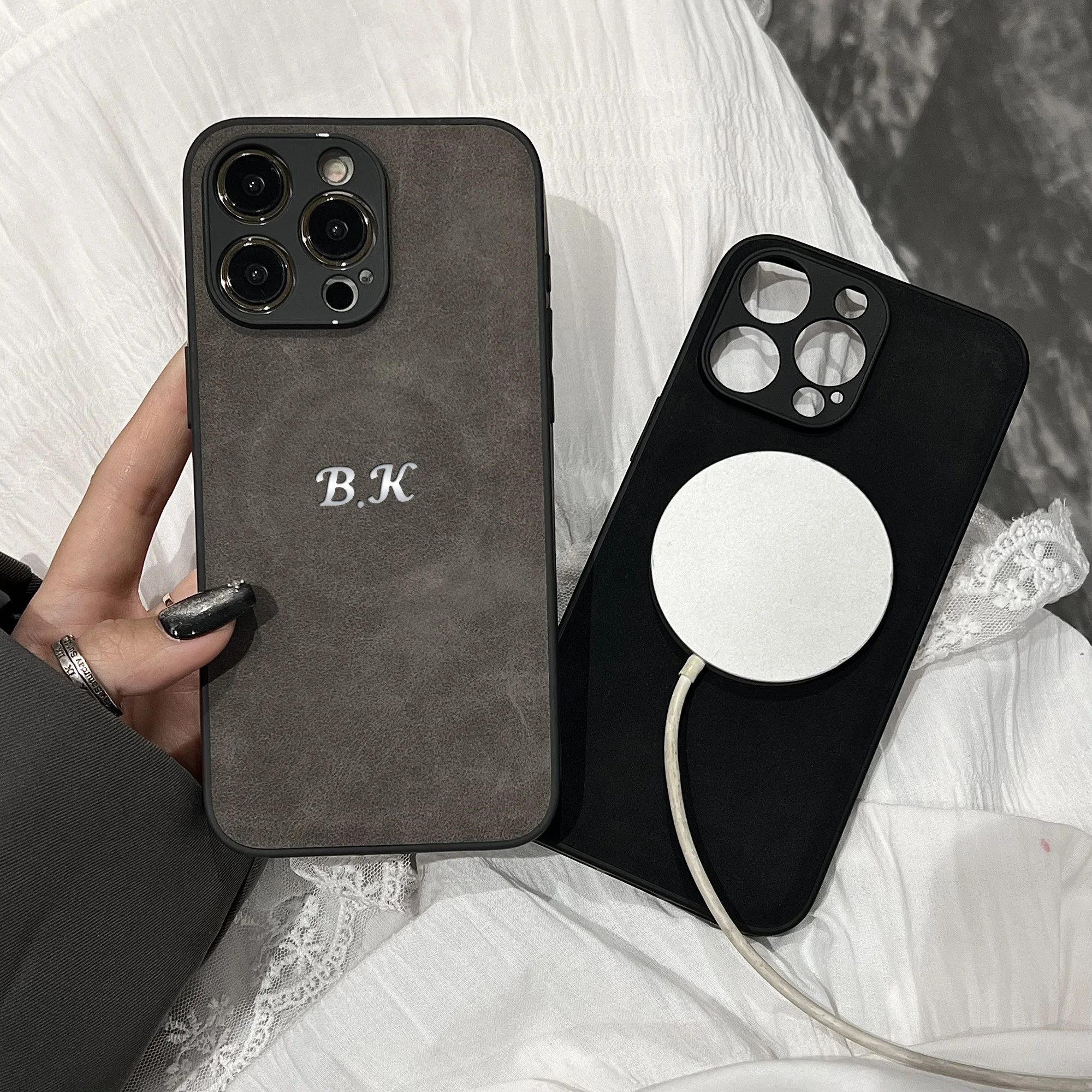 

Custom Hot Foil Engraved Name Soft Faux Leather Magnetic Wireless Charging Phone Case for iPhone 16 15 14 13 12 11 Pro Max