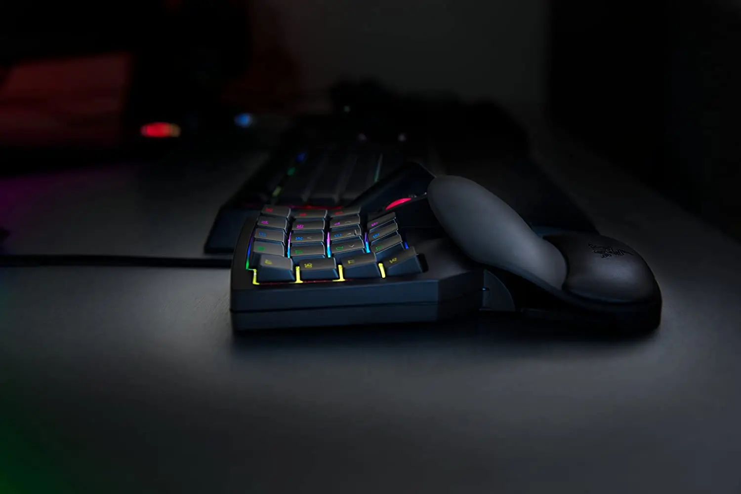 لوحة مفاتيح الألعاب Razer Tartarus v2: مفاتيح غشاء ميكا قابلة للتخصيص لإضاءة Chroma RGB قابلة للبرمجة Macros