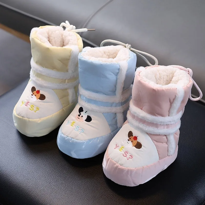 الشتاء الطفل المشي Boot2025الخريف النسخة الكورية الطفل شقة القاع المخملية التمهيد Retrobaby Homefloor التمهيد الطفل تنوعا السنو الأحذية
