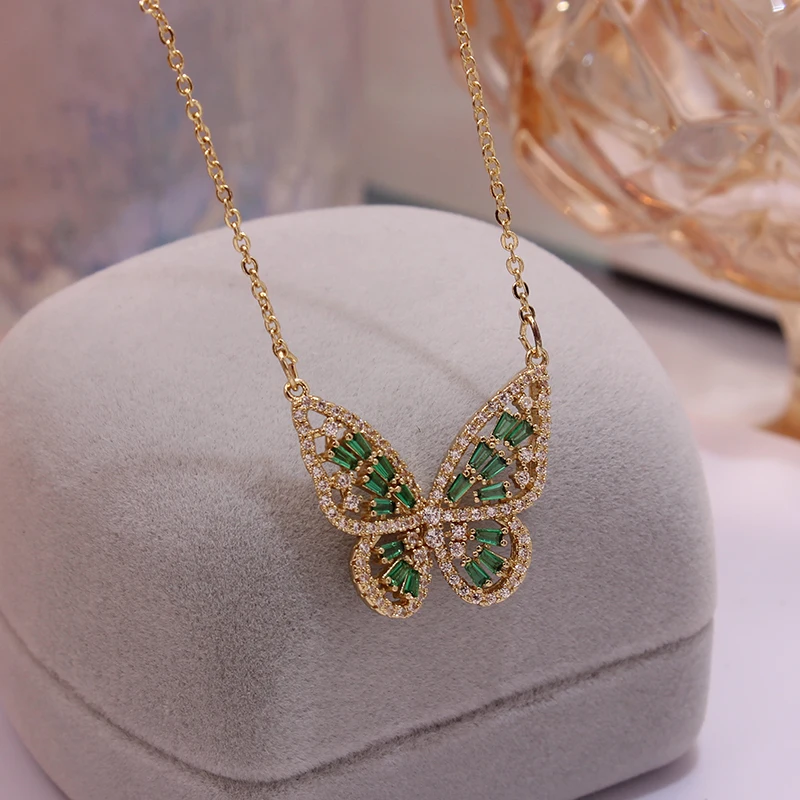 New Sight New Accessories Crystal Butterfly Chain Necklaces for Women Elegant Insect Chain Pendant Necklaces