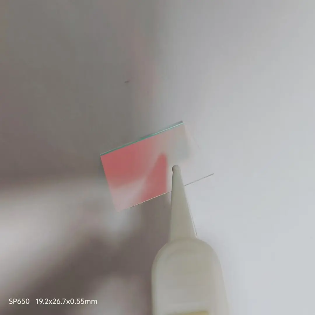 Größe: 19,2 x 26,7 x 0,55 mm, UV-IR-Schnitt, 650 nm, kurze Wellenlänge, Bandpassfilterglas