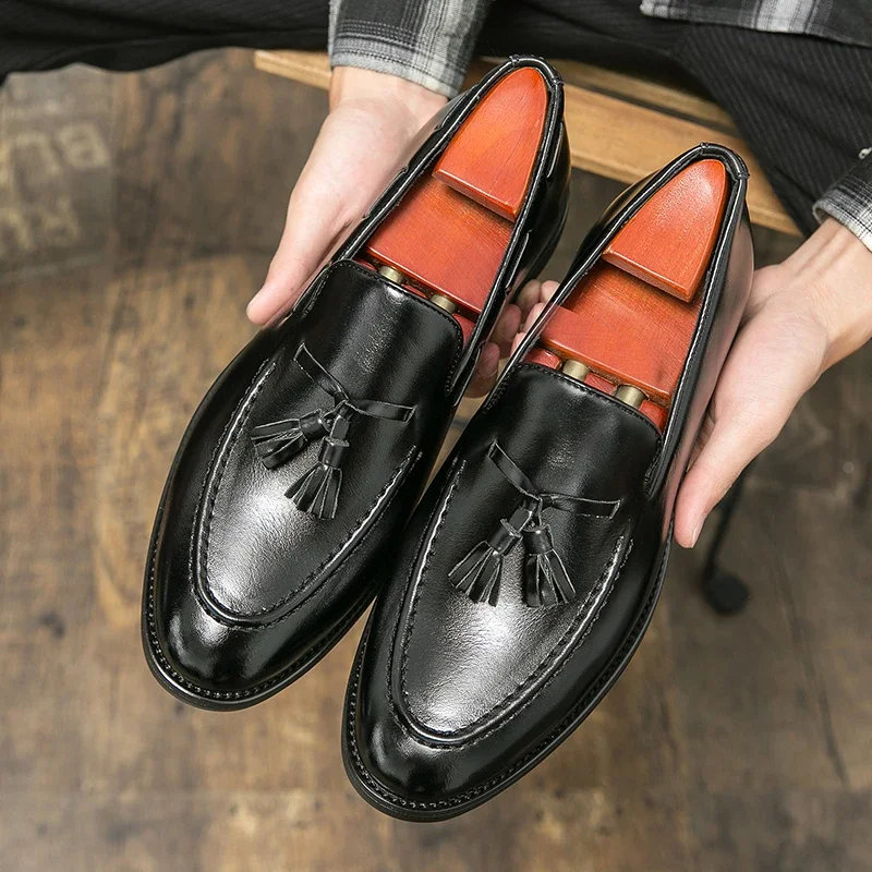 

New Loafers for Men Dress Shoes Slip-On Solid Spring Autumn Round Toe Tassels Pu Leather Zapatos De Vestir Hombre