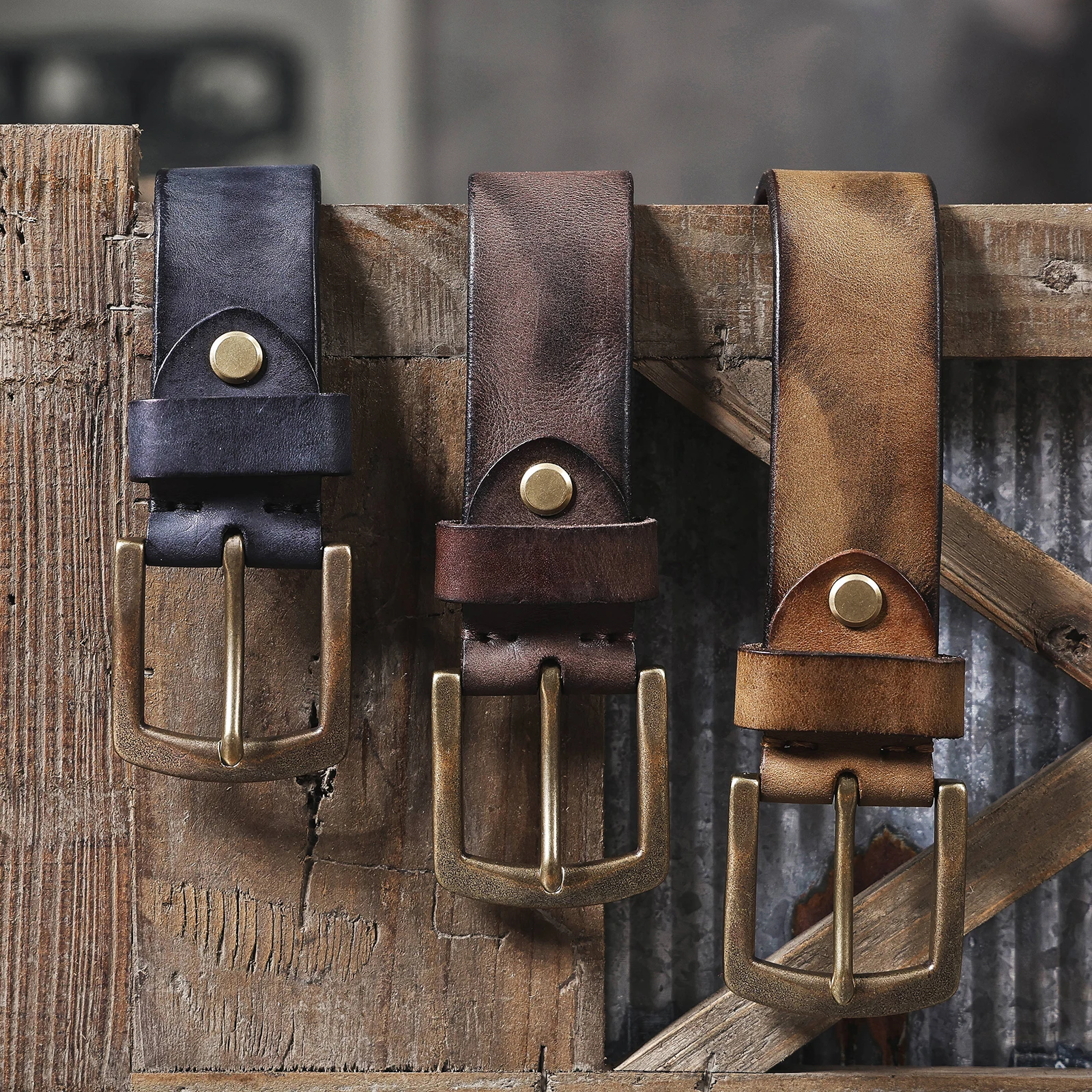 S.WORKER Klassischer dicker Herrengürtel aus echtem Leder, Messing-Dornschließe, vollnarbiges Rindsleder, Vintage-Freizeitgürtel für Jeans, mit Geschenkbox – Detail 7