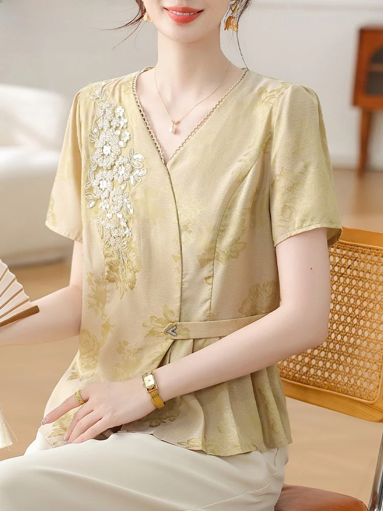 

Новый летний комплект одежды в китайском стиле для мамы: топ с коротким рукавом и брюки свободного кроя, модный V-образный вырез, цветочный принт, женский.