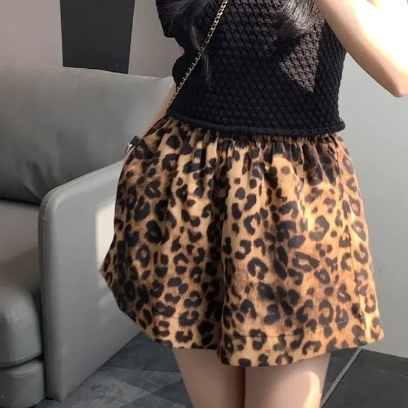 

Leopard Print Casual Shorts for Women Thin High-waisted Design Quick-drying and Sporty