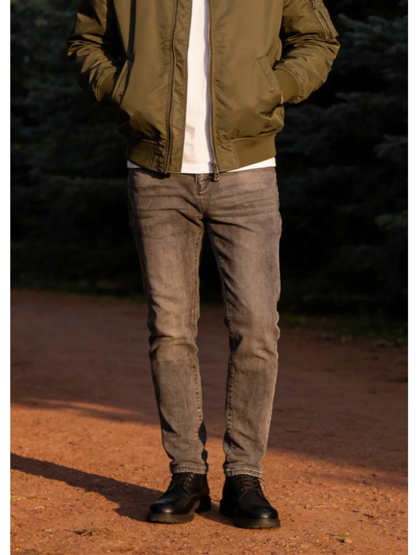 

Мужские узкие джинсы с зауженными штанинами, европейская версия, микроэластичные, устойчивые к стирке, прочные, не деформируются.