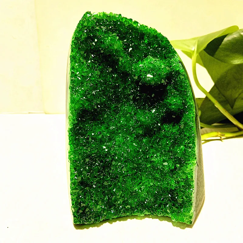 

Natural Stone Green Geode Quartz Crystal Cluster display Witchcraft Energy Healing Feng Shui Room Decoration