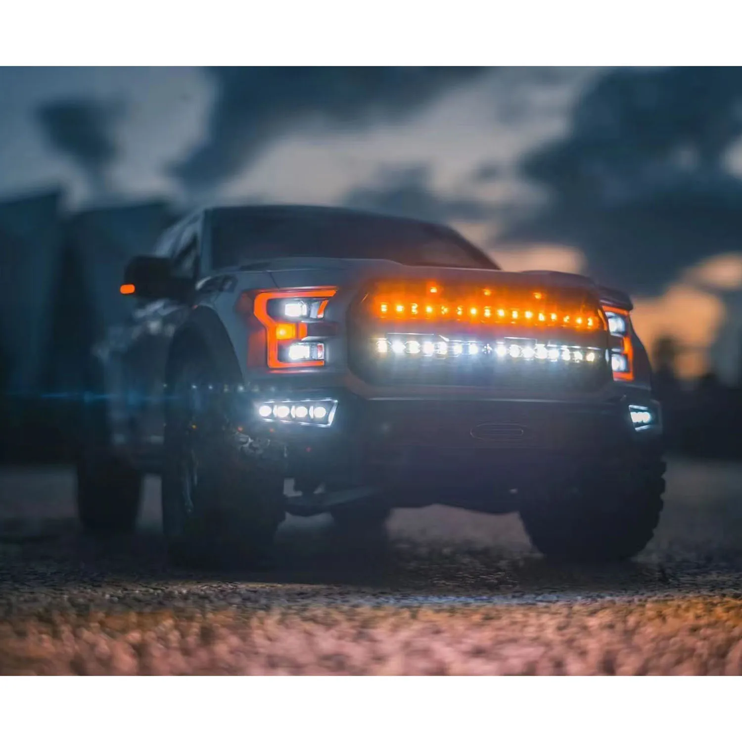 RCピックアップトラック F150 電動 1/8 クローラーカー 2速 2.4Gリモートコントロール オフロード車 4WDアクスルロック ライト おもちゃ モデル ギフト