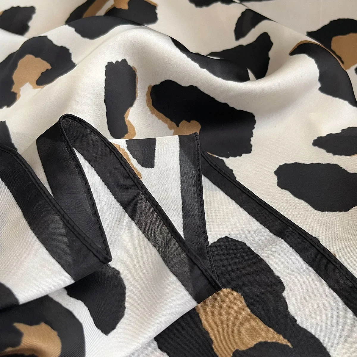 Sciarpa leopardata da donna, collo in seta imitazione, fascette per fasce per capelli, scialli e involucri da donna, bandana, foulard, sciarpe quadrate