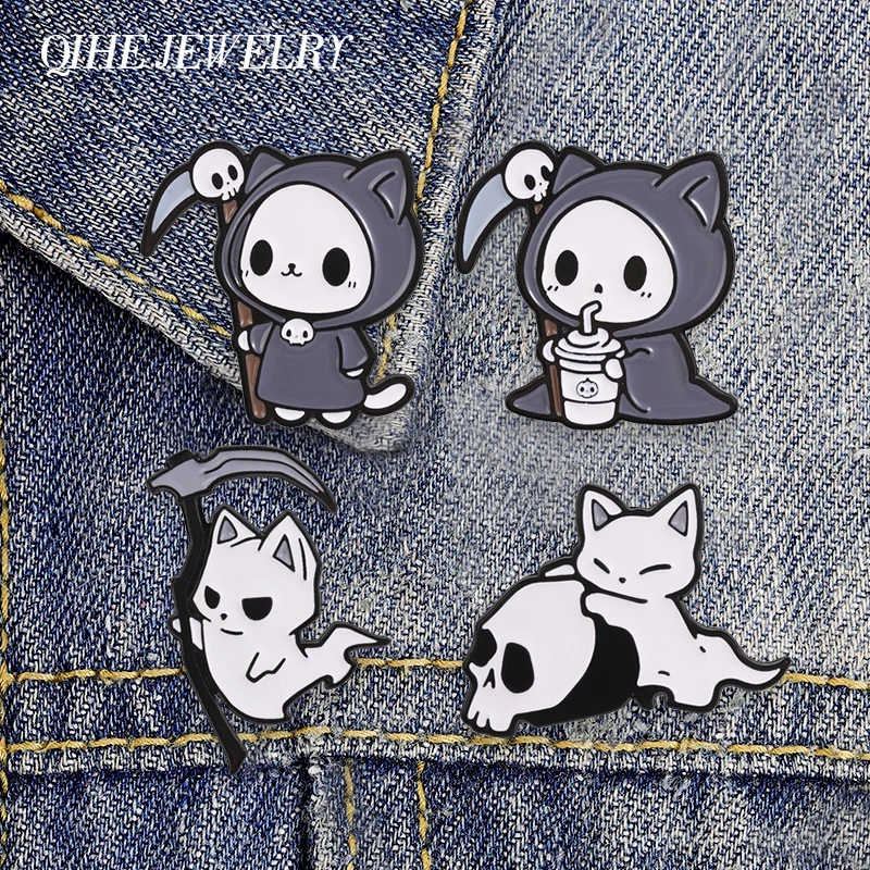 Embroidery Gothic - เข็มกลัดเคลือบลายแมวยมทูตสุดน่ารักและน่ากลัว & แมวผี สำหรับแฟนกอธิค ฮาโลวีน แมวหัวกะโหลกถือเคียว