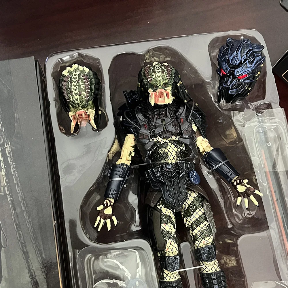 NECA Lost Predator Figure With LED Predator VS Alien Edition Predator Alien Hunter Action Figure Model Collectible Gifts