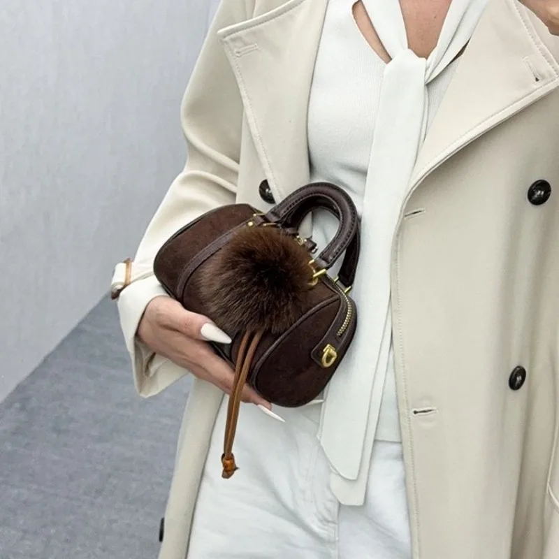 

Vintage Inspired Luxury Diaper Bag: Elegant Crossbody Handbag For Women With Designer Letter Logo And Large Tote Function