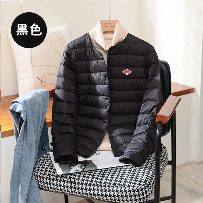 เสื้อแจ็คเก็ตผู้หญิงแบบบาง น้ำหนักเบาพิเศษ ใส่ได้ในฤดูใบไม้ร่วงและฤดูหนาว ปี 2025  บุด้วยขนเป็ดขาว ให้ความอบอุ่น แฟชั่นทันสมัย พับเก็บได้