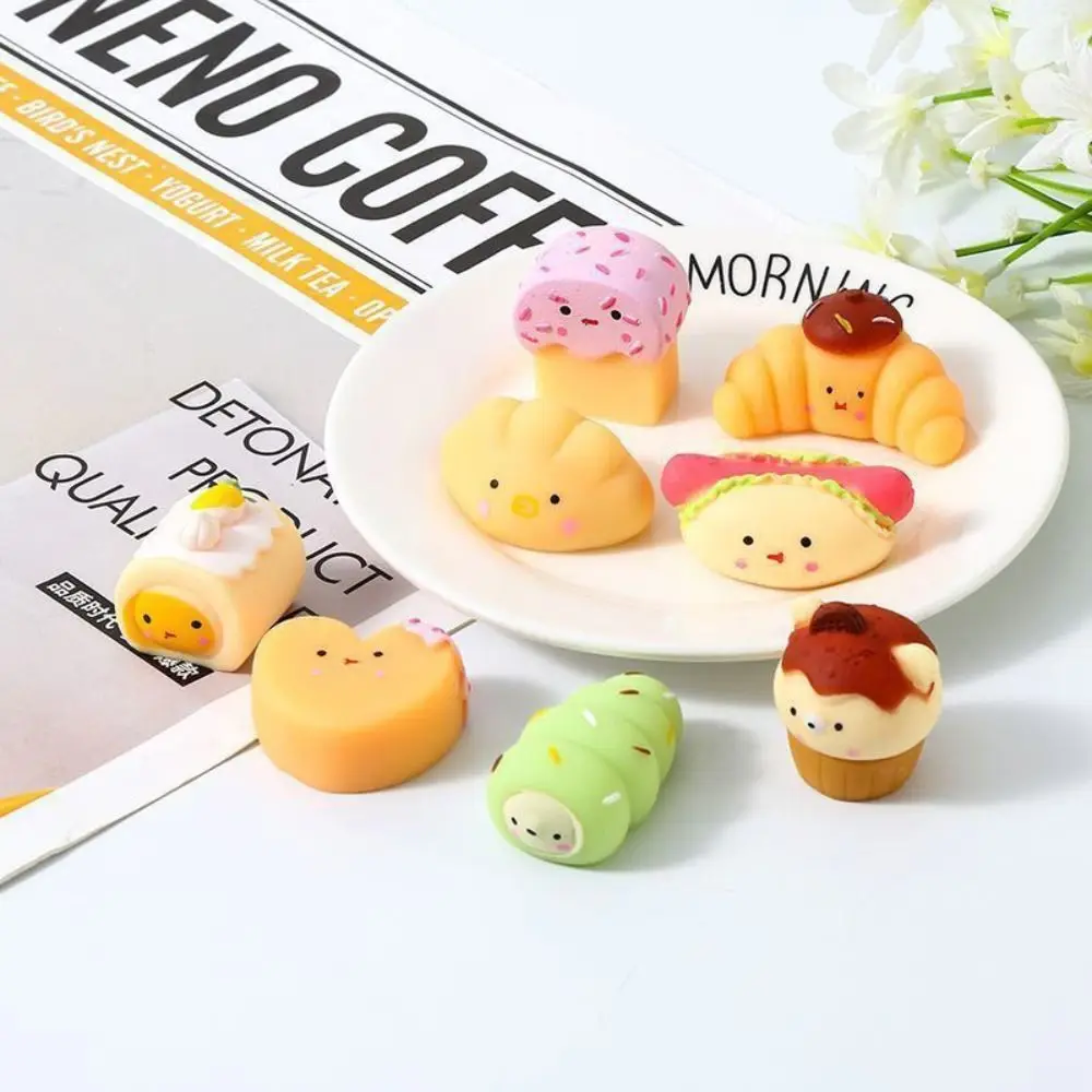Nette Bäckerei Lebensmittel Füllstoffe Box Spielzeug Zufällig Glück Prise Spielzeug Brot Weiche Glück Squeeze Spielzeug Kinder