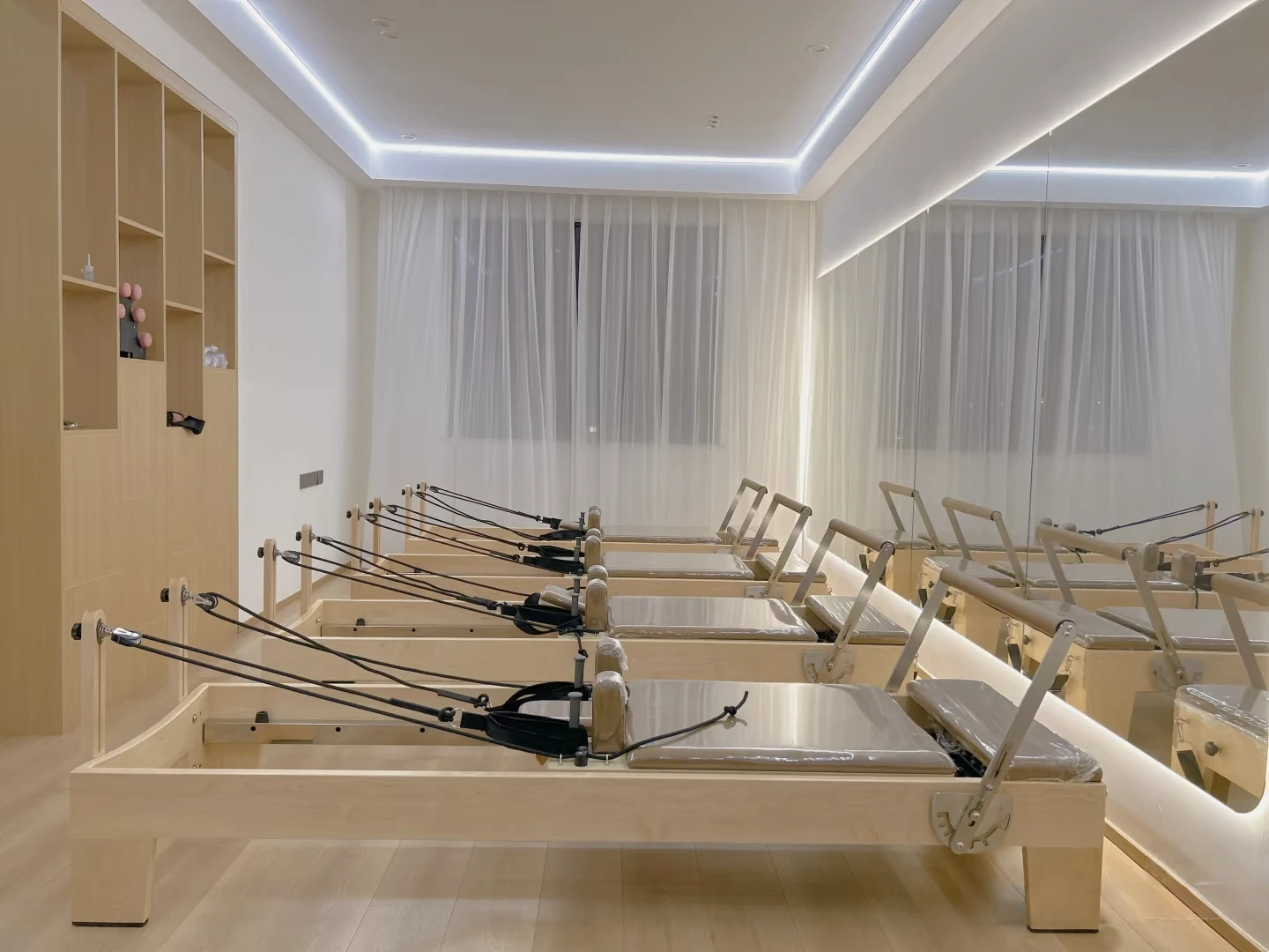 

High Quality Portable Maple Wood Pilates Reformer Durable Pilates Equipment for Studio/ Yoga Training Body Exercise