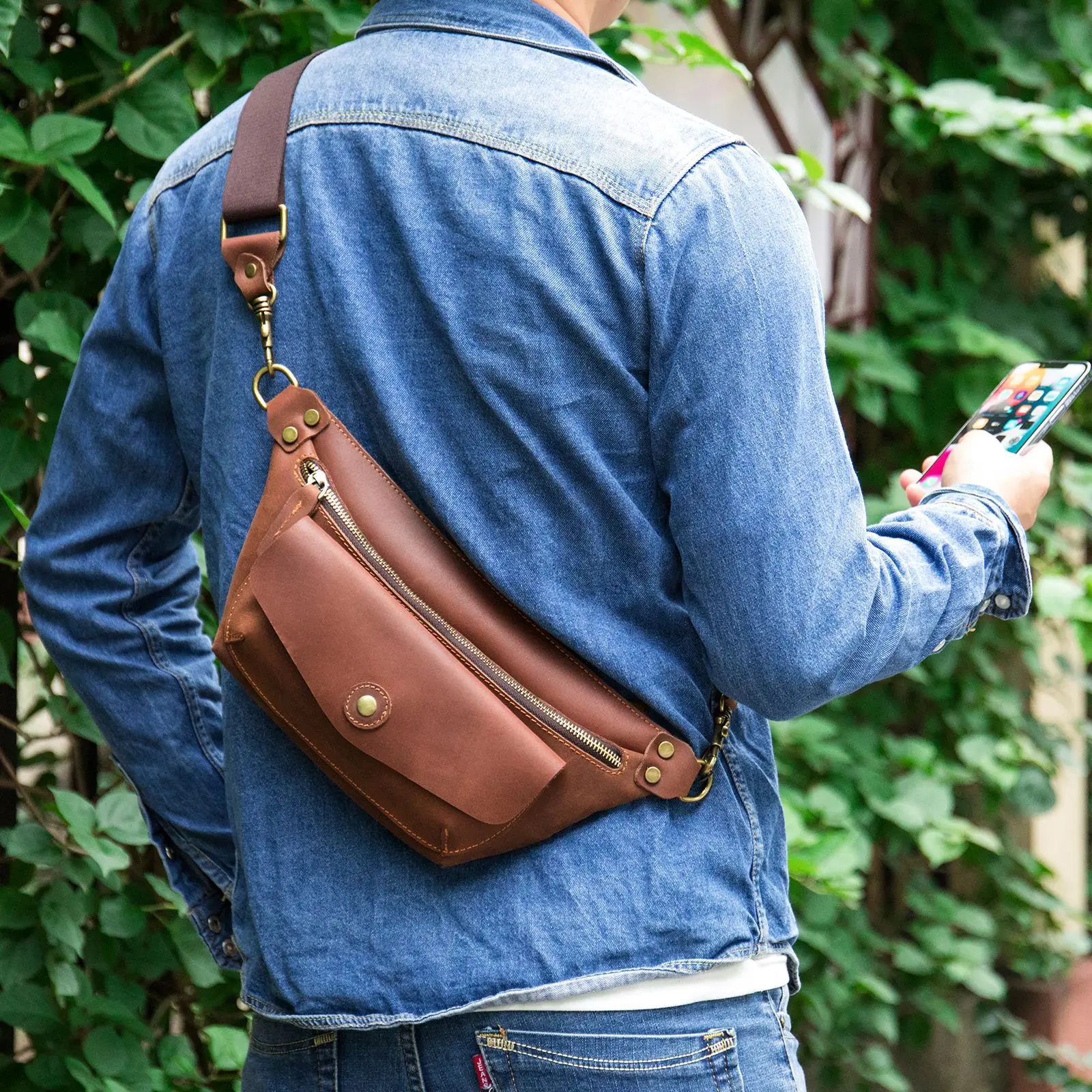 Vintage Crazy Horse Leather Men Chest Bag Oil Wax Cowhide Crossbody Sling Purse Retro Motorcycle Shoulder Pack for Travel