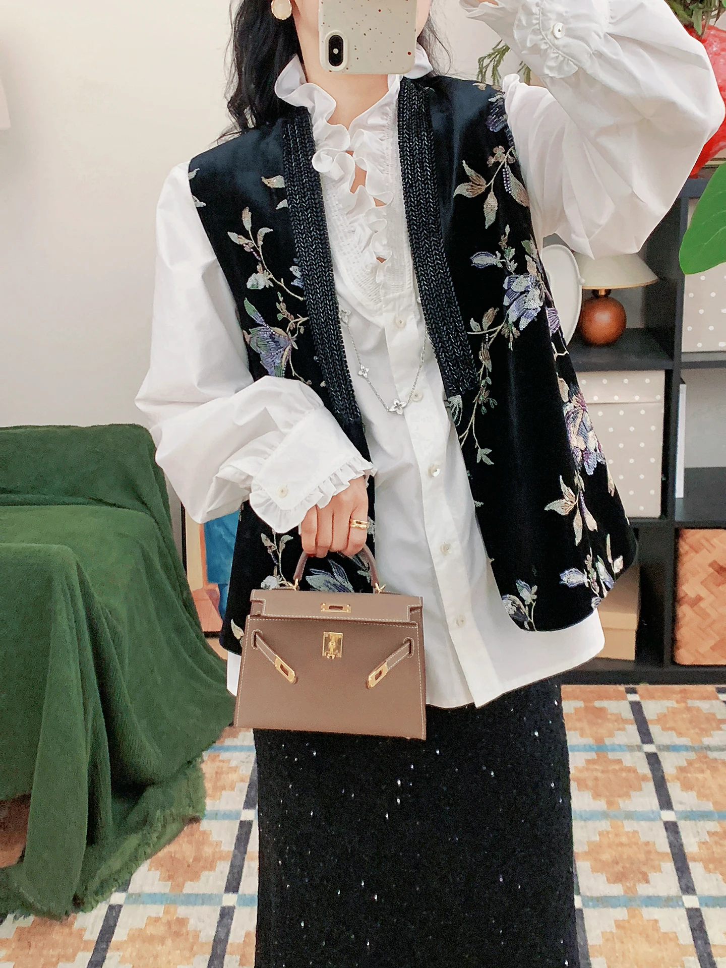 

New Chinese Sle V-Ne Velvet Vest Women's Svel Embroidered Jaet Floral Pattern Single Button Fastening Outerwear