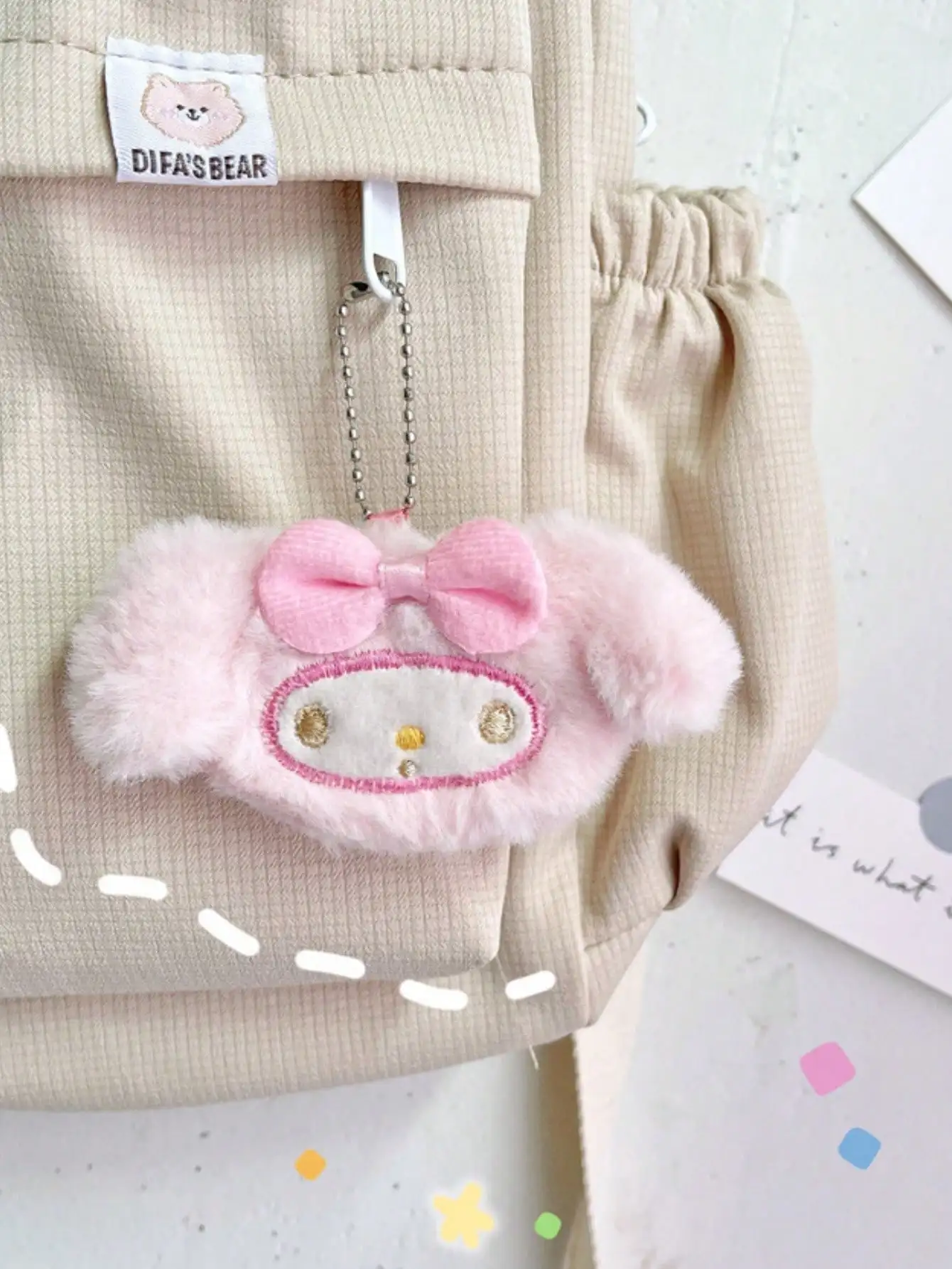1 stuks Melody Hello Kitty-hanger voor aan een sleutelhanger – schattige decoratieve accessoires voor op een rugzak, inclusief een clip om aan een tas te bevestigen.