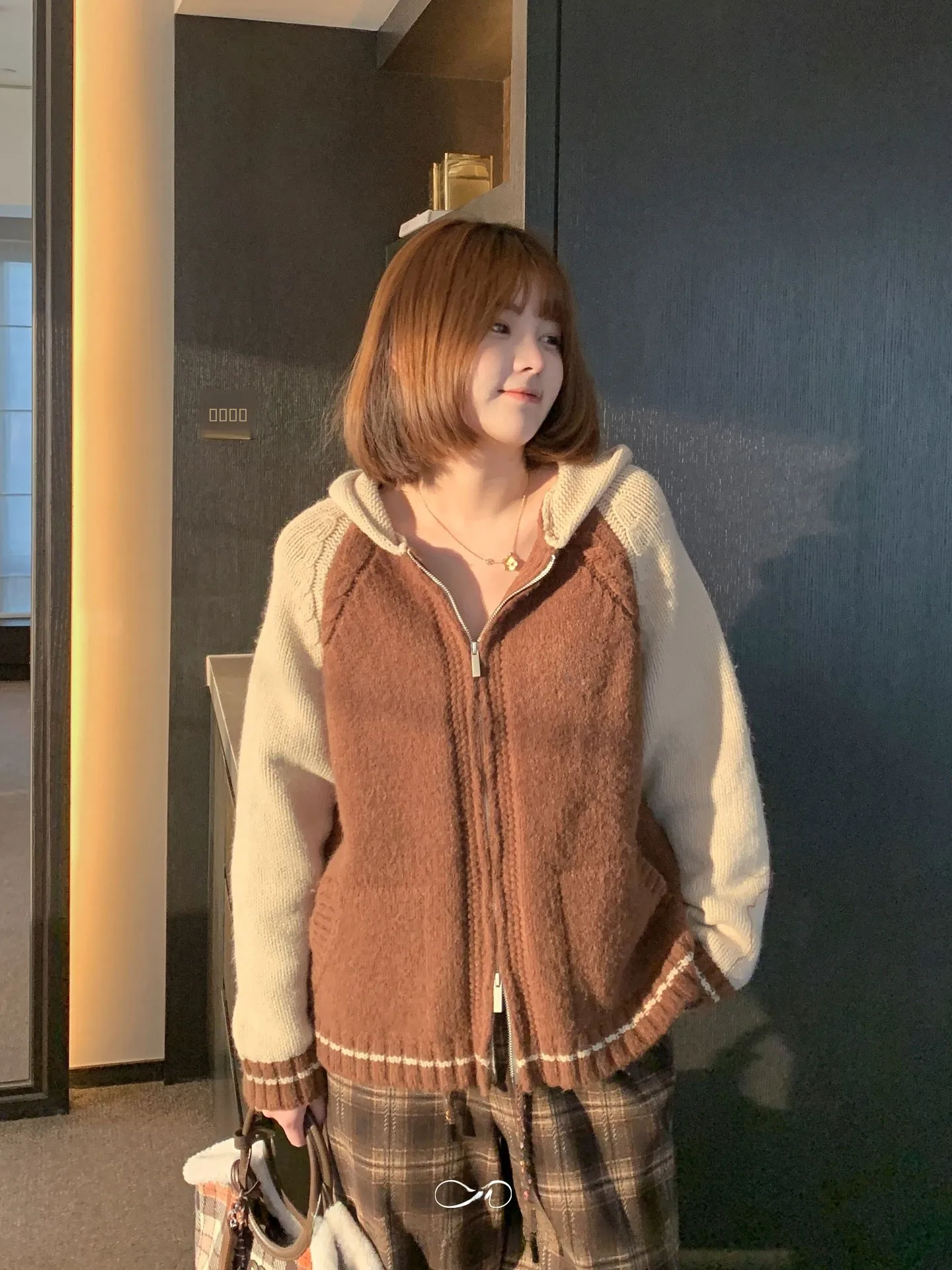 

Вязаная толстовка больших размеров с вставкой на плече от Masixi, зимняя повседневная кофта на молнии с длинными рукавами для фигуры типа «песочные часы» и «груша»