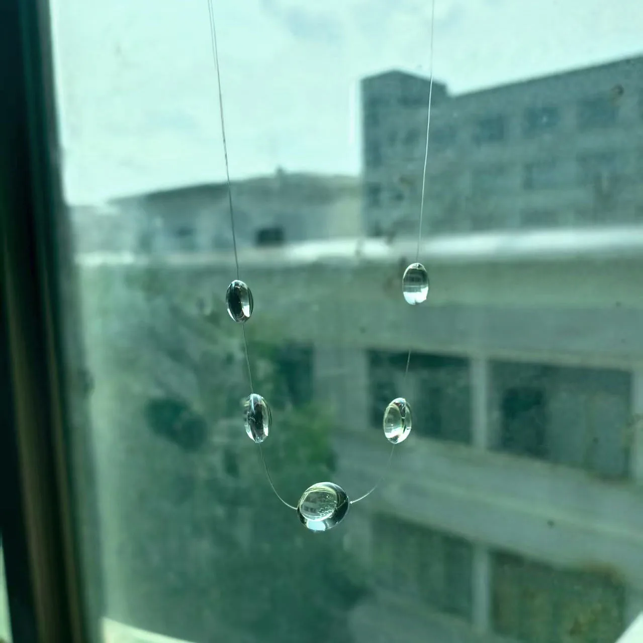 Ins Clear Dewdrop 모조 워터 드롭 시리즈 목걸이 여성을위한 콜드 틈새 쇄골 체인 휴일 패션 쥬얼리