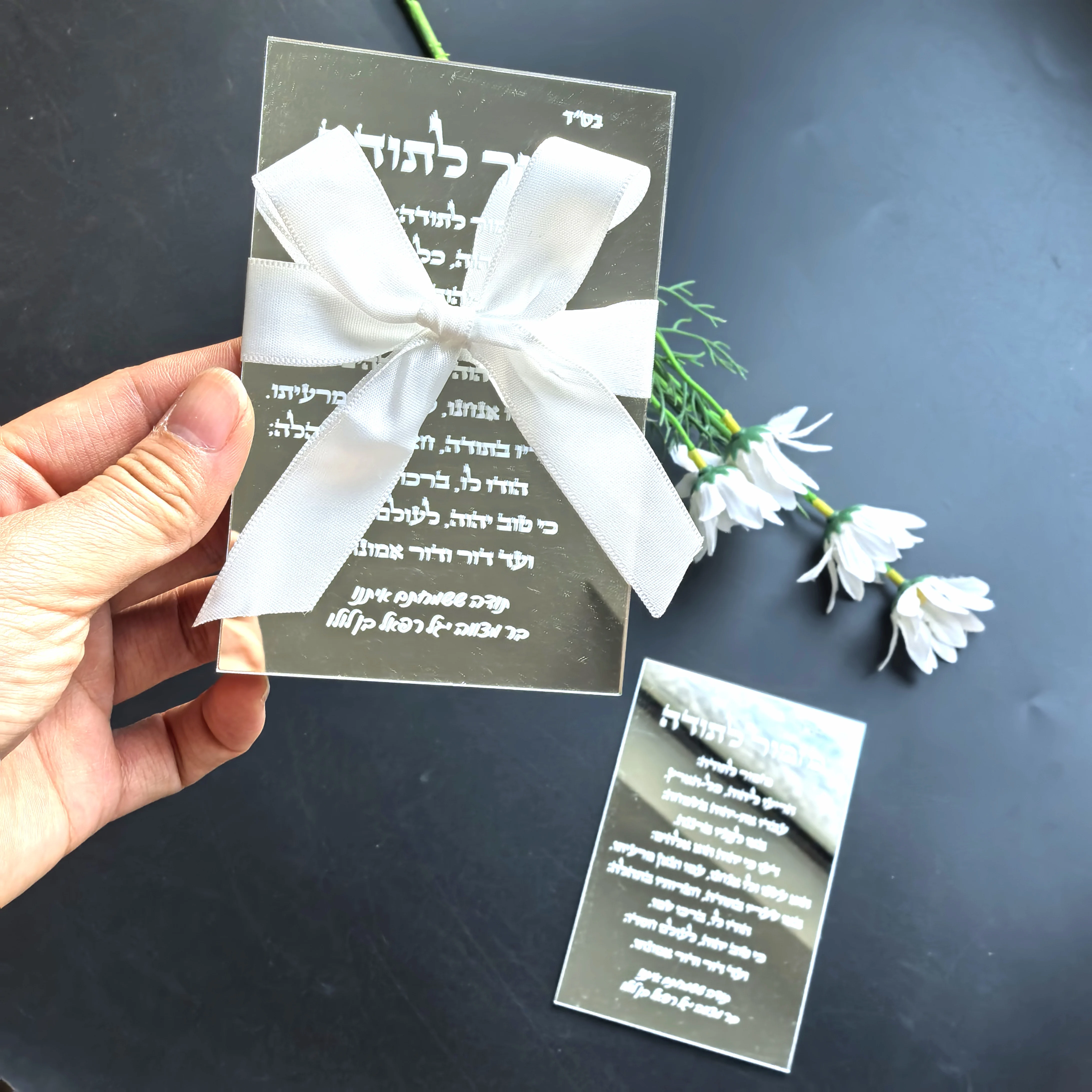 Tarjeta de invitación de boda personalizada plateada con espejo caliente, acrílico hebreo, bendiciones de oración, diseño de vela Bar Mitzvah madera, recuerdo, lazo de corbata