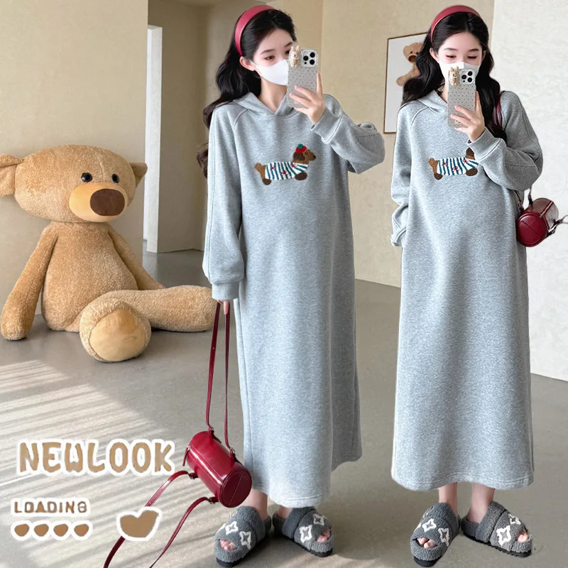 

Платье для беременных, осень-зима 2024, Новое поступление, свободное облегающее платье в корейском стиле, простое милое серое прямое платье с капюшоном и ленивым мультяшным рисунком