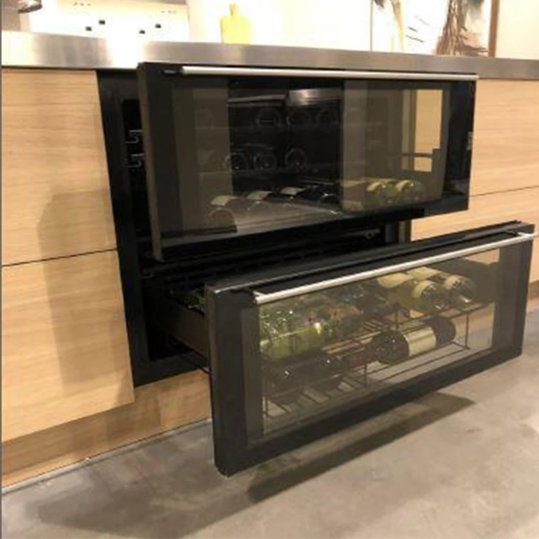 WR185 Wine Cooler, 31.3 x 22.24 x 32.28 in Wine Refrigerator, Compressor Beverage Cooler, Air Cooling Hotel Fridge