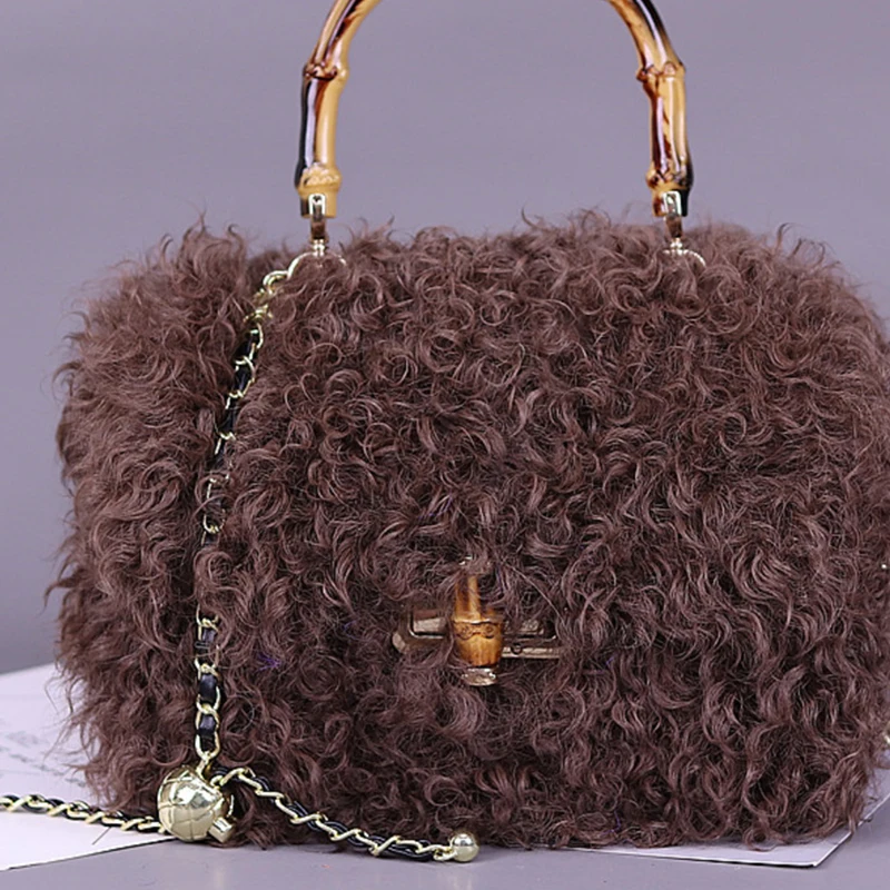 

2025 New Wool Women's Plush Shoulder Bags Y2K Hot Girls Faux Fur Fashion And Luxury Fashion Female Furry Purse Tote Handbags
