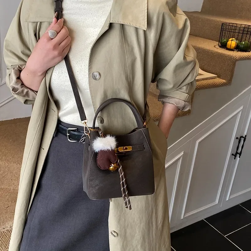 

Luxury Brand Famous Designer Women's Leather Crossbody Bag Messenger Tote For Travel Popular Classic Handbag Elegant