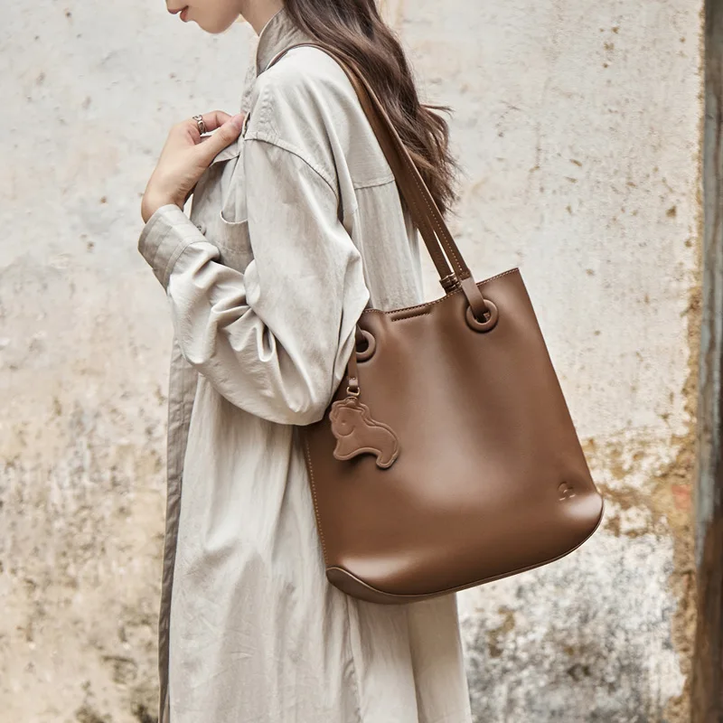 New Seniors Sense Leather Women Bag Versatile Casual Cowhide Women's Bags Fashion Simple Commuting Large Capacity Women's Bags