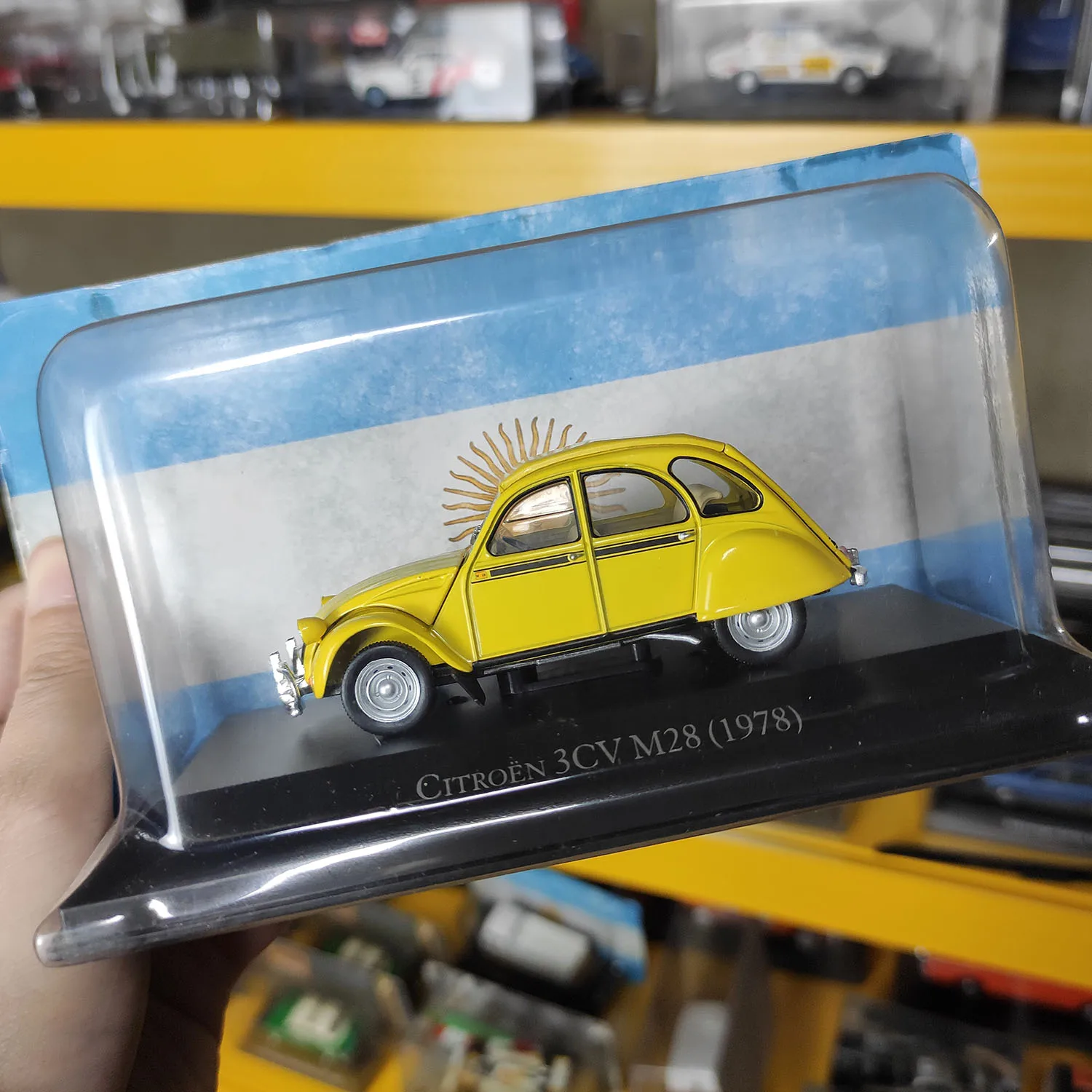 Modelo de coche de aleación Citroen 3CV M28 1978 a escala 1:43 IXO fundido a presión