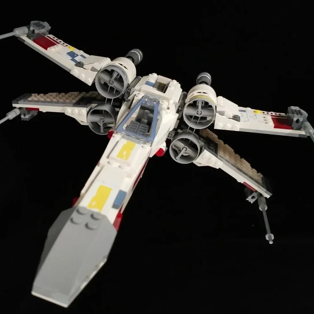 مجموعات مكعبات بناء نموذج خوذة المعركة المتوافقة مع جزيئات ليغو مناسبة لهدايا عيد الميلاد 75408