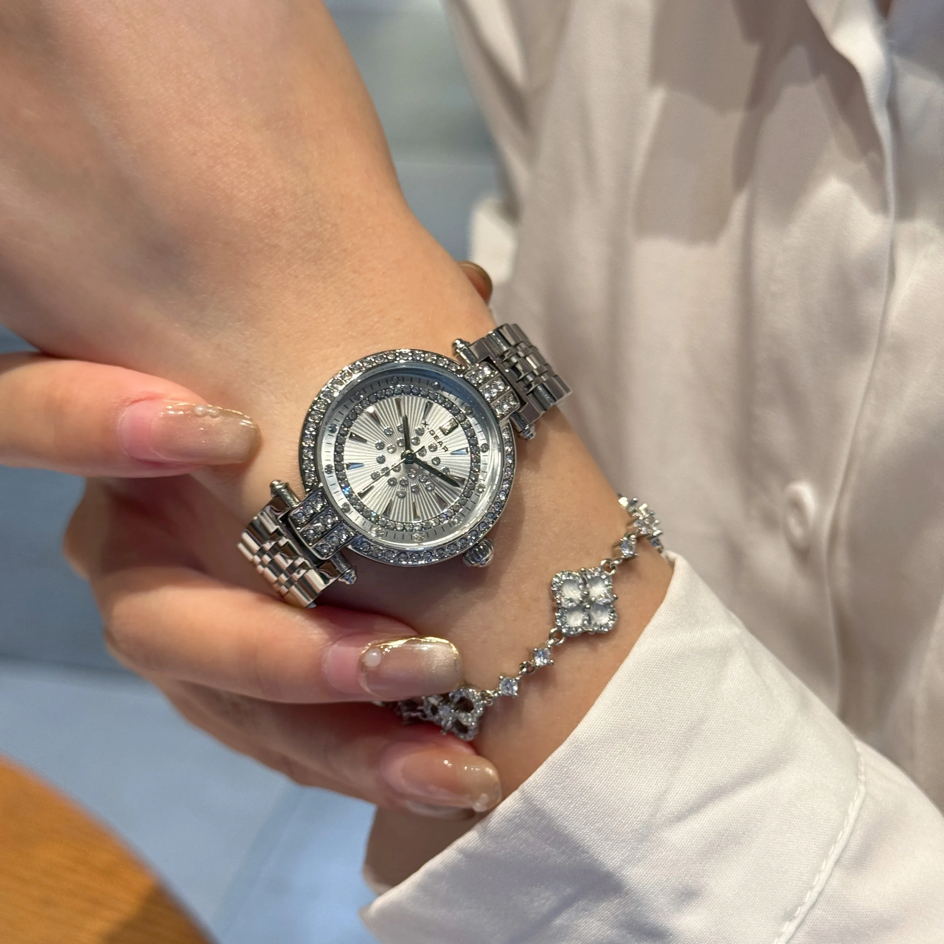 Luxury Rhinestone Women's Watch Fashion Quartz Timepiece with Stainless Steel Strap Sparkling Gift for Ladies