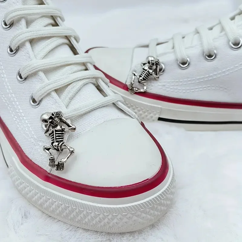 

4 шт., металлические подвески для обуви в виде черепа, пряжки для шнурков в стиле панк, подвески в виде лежачего человеческого скелета, съемные аксессуары для обуви, Хэллоуин