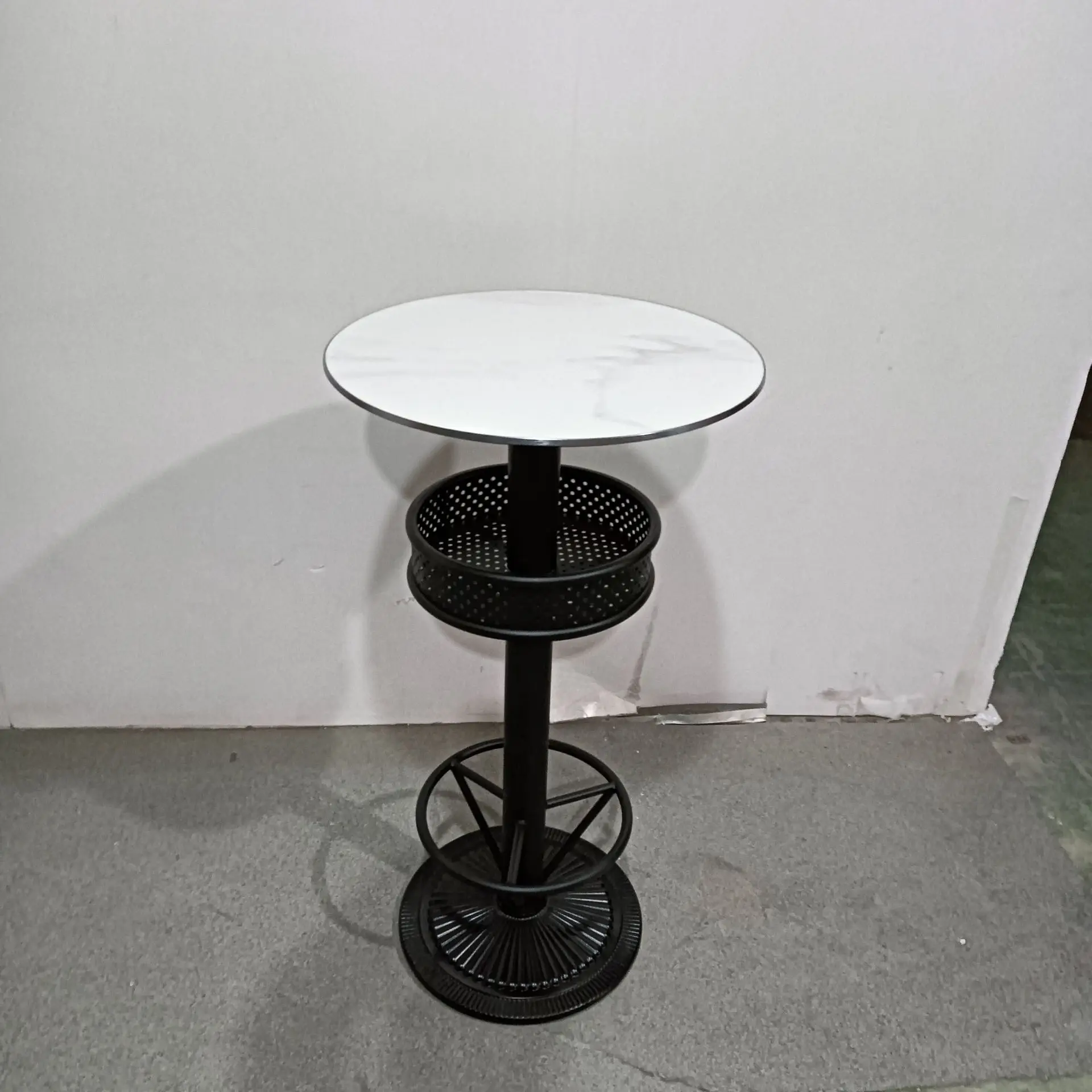 

Compact Versatile Compact VersatileCustomizable bar chair