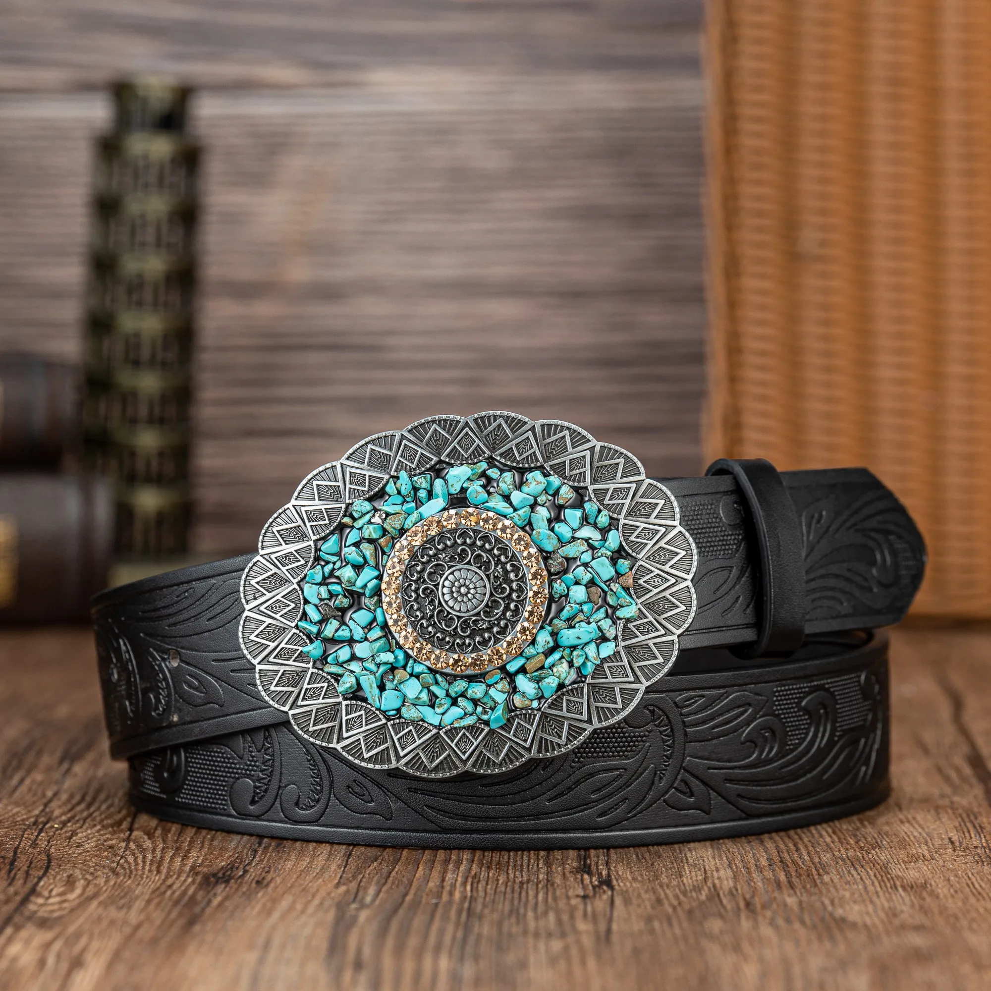 Crushed gem lace four-leaf clover big board buckle simple trend fenex-tail stripe PU embossed button belt