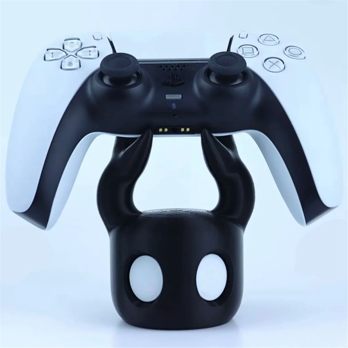 AA91 Universal Game Controller Stand, Compatible with PS4/PS5/Switch, Hollow Knight Theme, Cool Desktop Display White